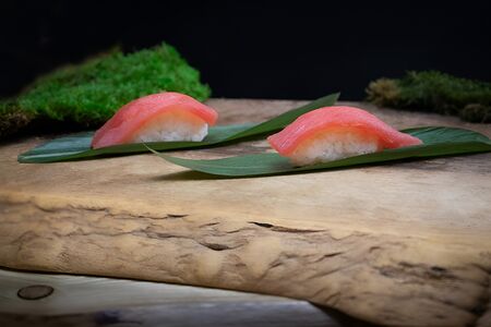 Суши с тунцом