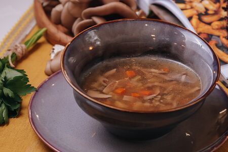 Лёгкий грибной суп с устричным соусом