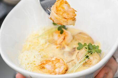 Ньокки в сливочном соусе с креветками