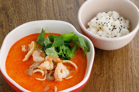 Том ям с креветками
