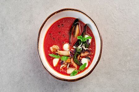 Томатный суп с морепродуктами