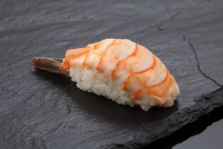 Суши с креветкой
