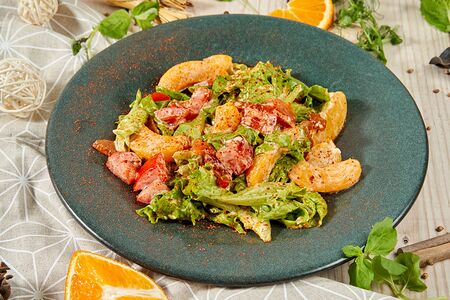 Салат с персиком