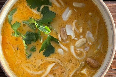 Сингапурский суп с тофу и удоном