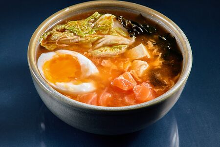 Суп кимчи с лососем