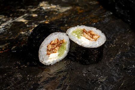 Ролл с угрем