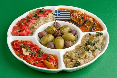 Ассорти из 5 холодных закусок оливки