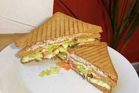 Сандвич с тунцом