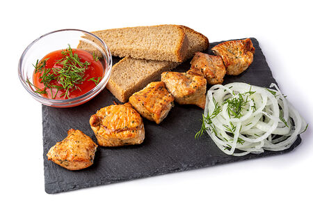 Шашлык из индейки с маринованным луком