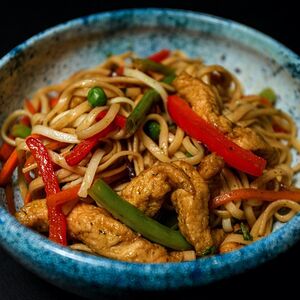 Вок с цыпленком и овощами