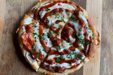 Маленькая с курицей