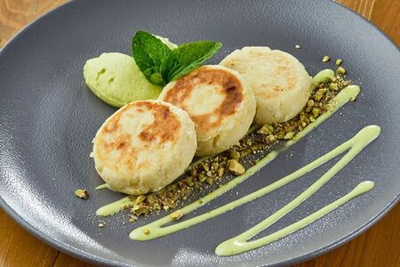 Сырники с фисташковым кремом