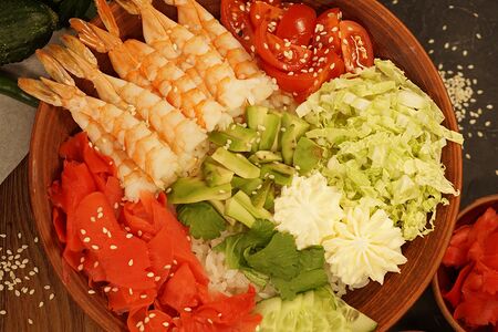 Поке по-гавайски с креветками