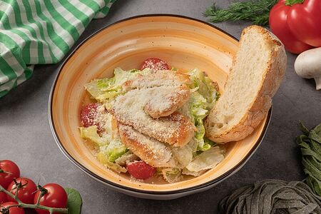 Салат Цезарь с курицей