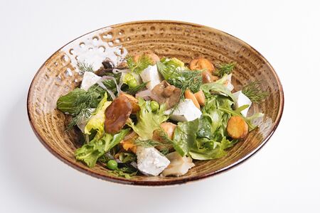 Салат с маринованными лесными грибами