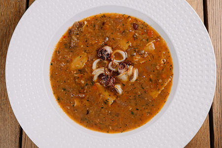 Суп из бобов с кальмарами