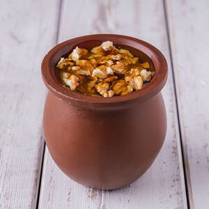 Мацони с медом и грецкими орехами