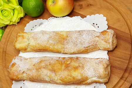 Штрудель с яблоком