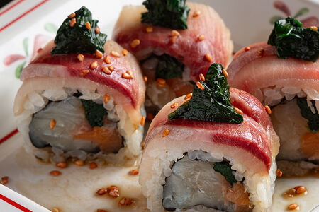 Ролл Сибас, лосось, хамачи