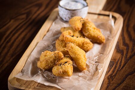 Хрустящие сырные наггетсы