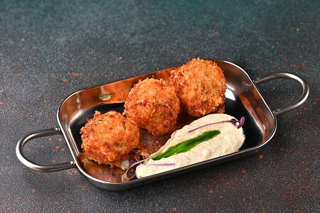 Крокеты из тигровых креветок и цукини