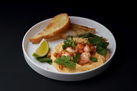 Хумус с креветками и соусом айоли