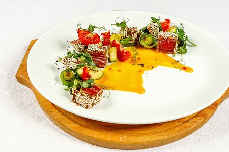 Тунец в соусе манго-чили