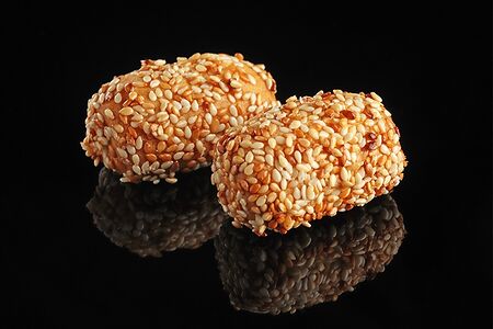 Финик с кунжутом