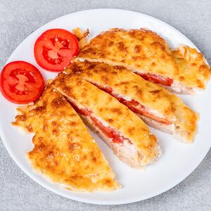 Курица запеченная с помидорами