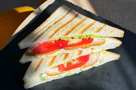 Сэндвич Цезарь с курицей