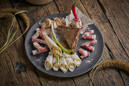 Ассорти из пяти видов сала