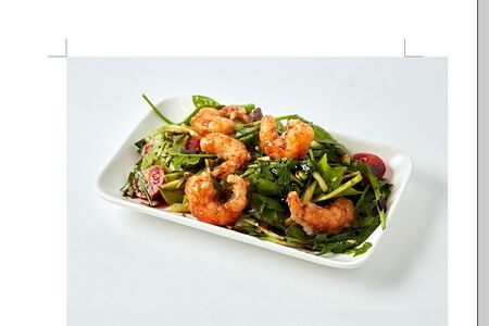 Салат с креветками в фирменном соусе