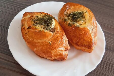 Лодочка слоеная с курицей и овощами