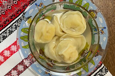 Пельмени куриные с бульоном