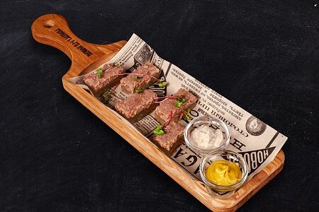 Студень старорусский из говядины с ядреной горчицей