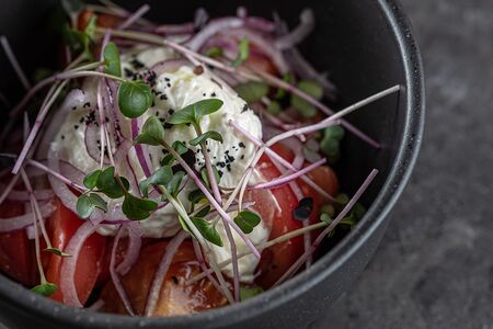 Салат со страчателлой и томатами