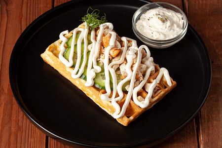 Вафли с курицей и творожным сыром