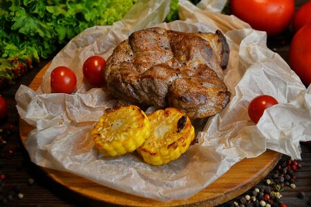 Сочный стейк из свинины