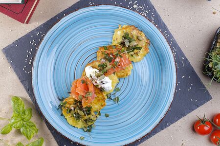 Кабачково-тыквенные оладьи с лососем