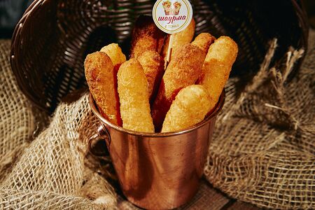 Палочки сырные с брусничным соусом