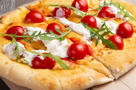 Фокачча со страчателлой и томатами