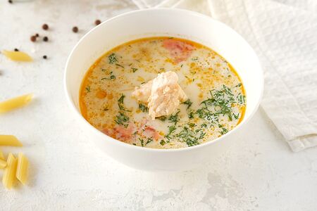 Сливочная уха из красной рыбы