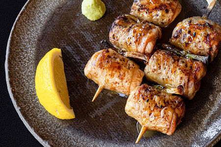 Кушияки бедро и японская горчица