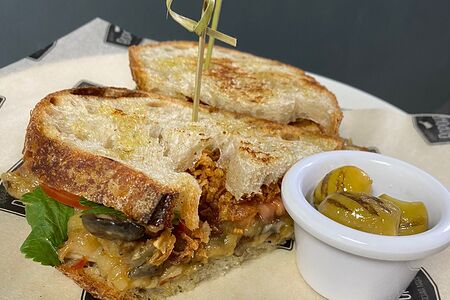 Сэндвич с баклажаном и грибами