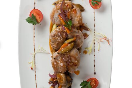 Медальоны из свинины с овощами