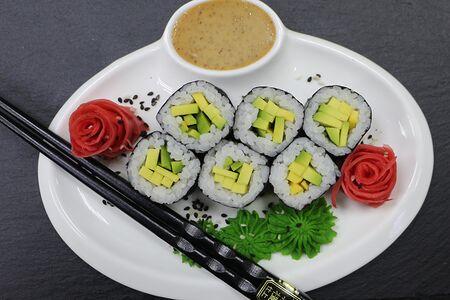 Мини-ролл с авокадо