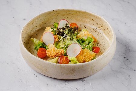 Салат с хрустящим цыпленком