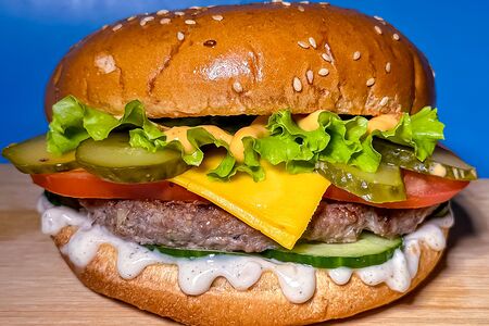 Бургер Гриль с говяжьей котлетой