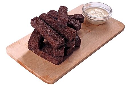 Чесночные гренки с соусом BBQ