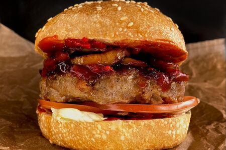 Бургер cвинoй с грибами